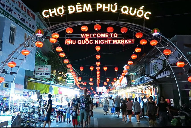 Explore Dinh Cau night market